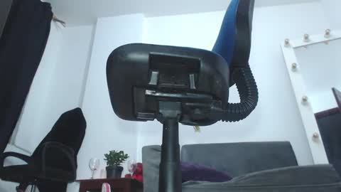 Snapshot of saralovens chatting on December 15, 9:46 am Saraloves online show from December 15, 9:46 am