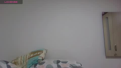 sara martinez online show from December 6, 1:40 am