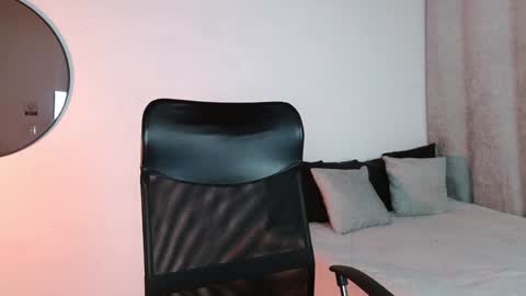 saramilf_69 online show from December 20, 4:14 pm