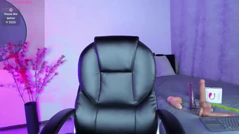 saramilf_69 online show from December 1, 1:49 pm