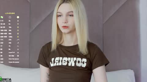 saramist online show from October 15, 1:39 am