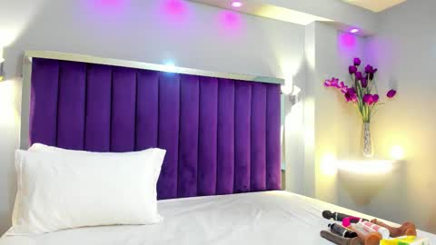 Snapshot of sarariley_ chatting on October 30, 10:43 pm Sara online show from October 30, 10:43 pm