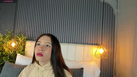 Snapshot of sarariley_ chatting on December 1, 10:37 pm Sara online show from December 1, 10:37 pm