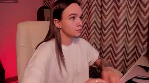 Snapshot of sararomoney chatting on August 4, 5:59 pm Sara online show from August 4, 5:59 pm