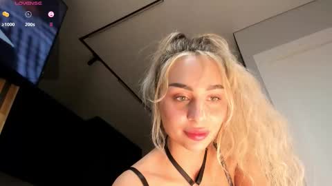 Sara online show from November 24, 9:25 pm