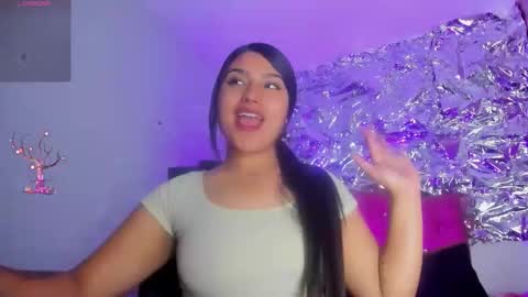 Snapshot of sarastonesx chatting on February 14, 6:21 am sarastonesx online show from February 14, 6:21 am