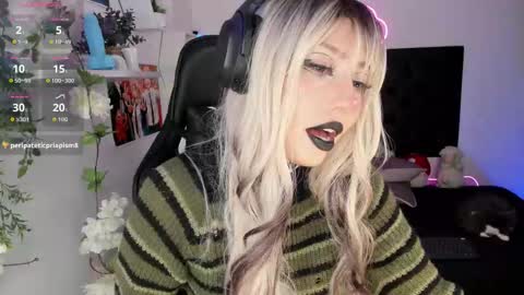 Snapshot of sarastorme chatting on November 16, 12:05 am Sara online show from November 16, 12:05 am