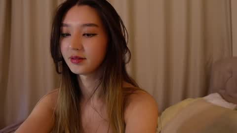 Snapshot of sarasuo chatting on December 9, 1:02 pm Shara online show from December 9, 1:02 pm