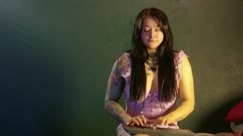 Sara Herrera online show from May 2, 12:15 am