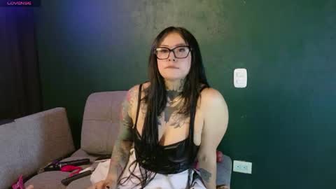 Sara Herrera online show from June 9, 2:01 am