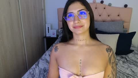 Snapshot of saratukkerr chatting on January 23, 10:01 am saratukkerr online show from January 23, 10:01 am