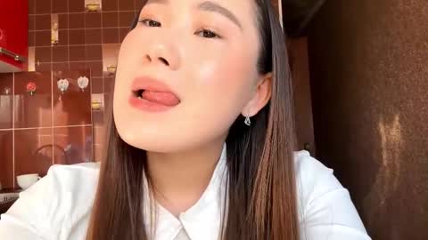 Snapshot of sarawaldhoff chatting on March 15, 11:38 am Niki online show from March 15, 11:38 am