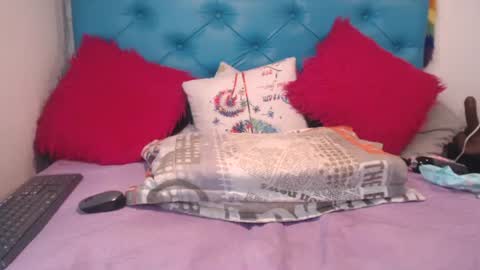 Sara Wills online show from September 26, 2:10 pm