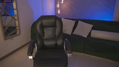 Sara Winstone online show from February 26, 8:30 pm