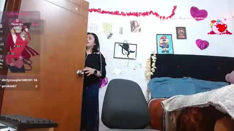 Snapshot of saray_extrovert1 chatting on October 28, 4:49 am Sara Jimenez online show from October 28, 4:49 am