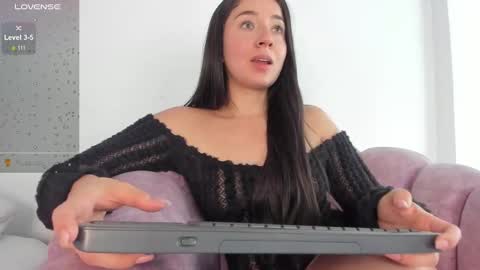 Snapshot of saraymartinez chatting on October 29, 4:09 pm ailyn saray online show from October 29, 4:09 pm