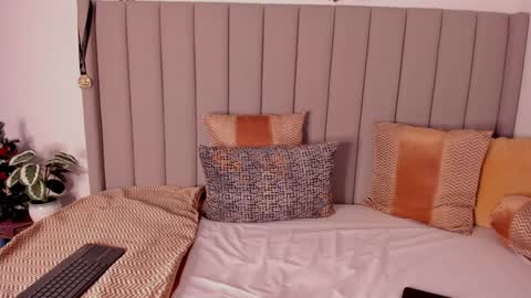  Saray  online show from December 17, 8:32 pm