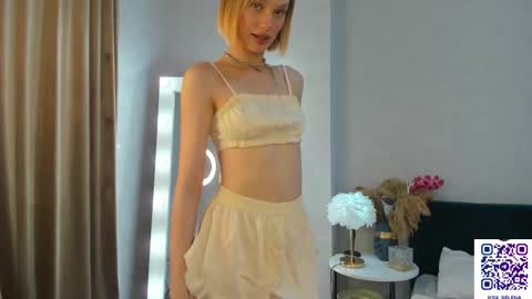 Snapshot of sarilit chatting on September 13, 2:33 am Your Selena 3 online show from September 13, 2:33 am