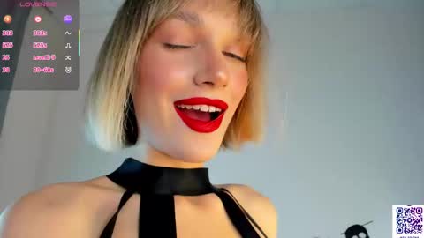 Snapshot of sarilit chatting on October 30, 2:57 am Your Selena 3 online show from October 30, 2:57 am