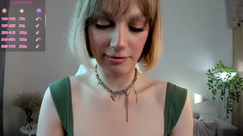 Snapshot of sarilit chatting on November 9, 3:16 am Your Selena 3 online show from November 9, 3:16 am