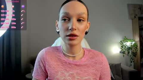 Snapshot of sarilit chatting on November 16, 3:01 am Your Selena 3 online show from November 16, 3:01 am