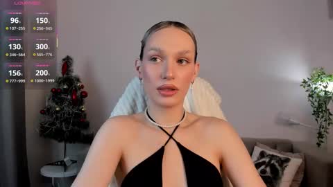 Snapshot of sarilit chatting on December 1, 3:11 am Your Selena 3 online show from December 1, 3:11 am