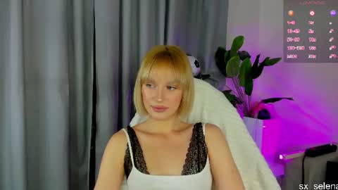 Snapshot of sarilit chatting on June 30, 3:07 am Your Selena 3 online show from June 30, 3:07 am