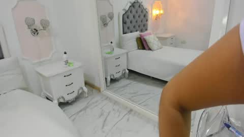 Snapshot of sarit_ chatting on May 10, 11:48 am sarit_ online show from May 10, 11:48 am