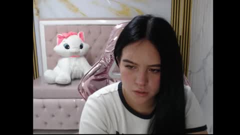 Sara  online show from February 4, 8:14 pm