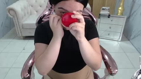 Sara  online show from February 26, 8:30 pm