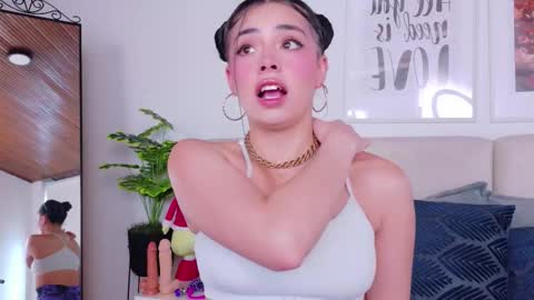 Sara online show from December 14, 9:30 pm