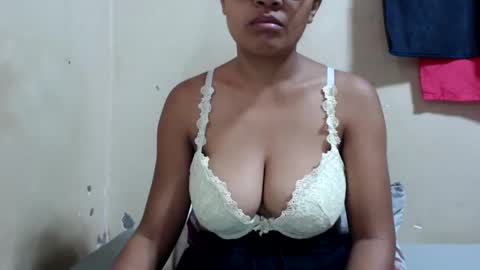 Snapshot of saronette chatting on December 3, 4:58 am saronette online show from December 3, 4:58 am