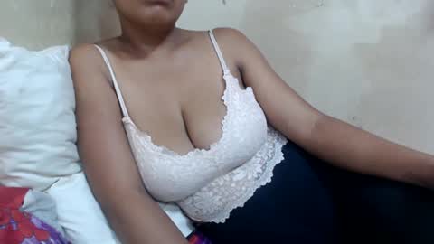 Snapshot of saronette chatting on December 21, 11:55 am saronette online show from December 21, 11:55 am