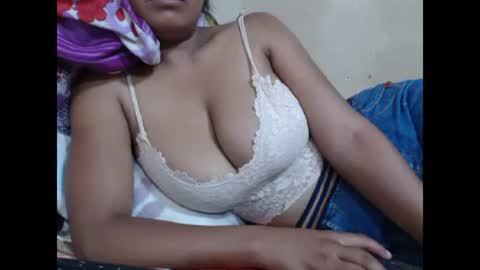 Snapshot of saronette chatting on January 8, 10:37 am saronette online show from January 8, 10:37 am