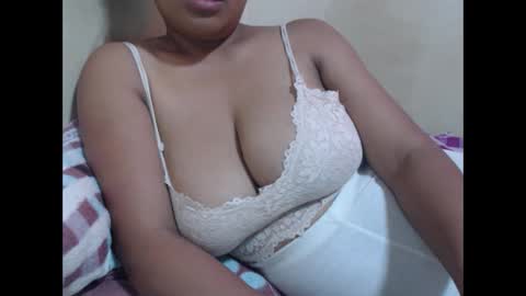 Snapshot of saronette chatting on February 19, 12:11 pm saronette online show from February 19, 12:11 pm