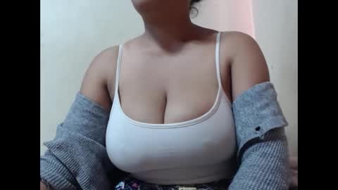 Snapshot of saronette chatting on October 13, 5:51 am saronette online show from October 13, 5:51 am