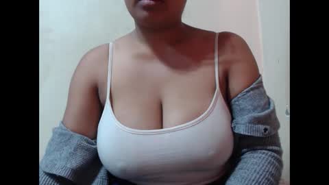 Snapshot of saronette chatting on October 14, 6:25 am saronette online show from October 14, 6:25 am