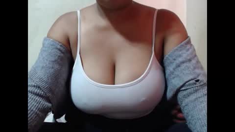 Snapshot of saronette chatting on November 14, 5:39 am saronette online show from November 14, 5:39 am