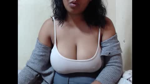 Snapshot of saronette chatting on November 17, 6:30 am saronette online show from November 17, 6:30 am