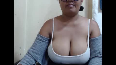 saronette online show from March 31, 7:31 am