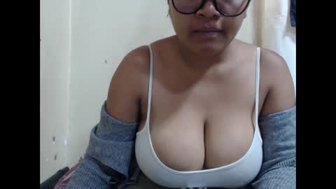 saronette online show from April 1, 4:57 am