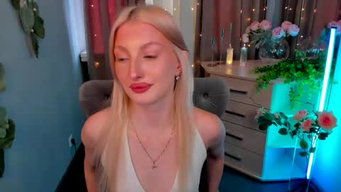 sarrah_blush online show from September 15, 1:44 pm