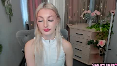 sarrah_blush online show from September 18, 8:16 am