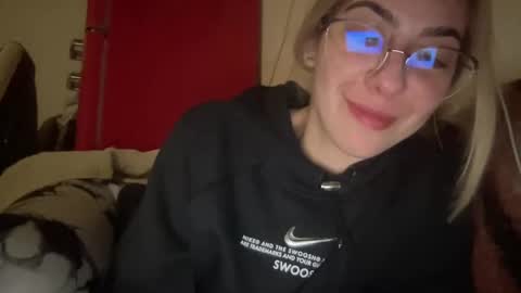 Sarrah online show from January 29, 9:07 pm