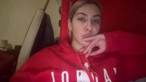 Sarrah online show from February 1, 10:34 pm