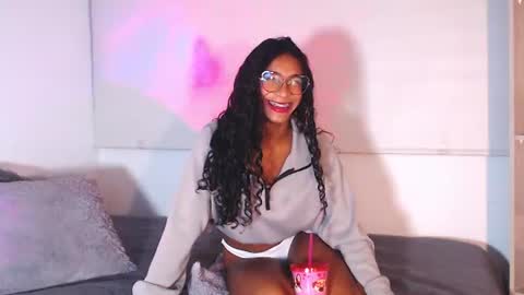 sasha_bowei online show from July 7, 7:23 am
