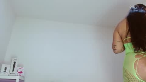 Snapshot of sasha_creamy chatting on October 12, 8:41 pm Sasha Creamy online show from October 12, 8:41 pm