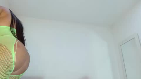 Snapshot of sasha_creamy chatting on November 29, 2:58 am Sasha Creamy online show from November 29, 2:58 am