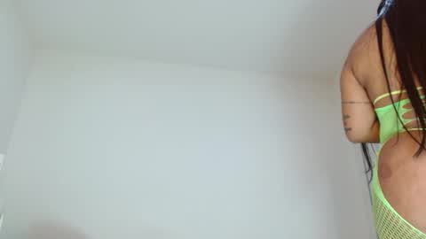 Snapshot of sasha_creamy chatting on December 14, 2:39 am Sasha Creamy online show from December 14, 2:39 am