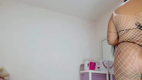 Snapshot of sasha_creamy chatting on July 1, 12:01 am Sasha Creamy online show from July 1, 12:01 am